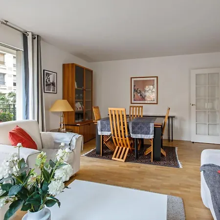 Apartament Character Flat With Terrace Close To Eiffel Tower In - Welkeys