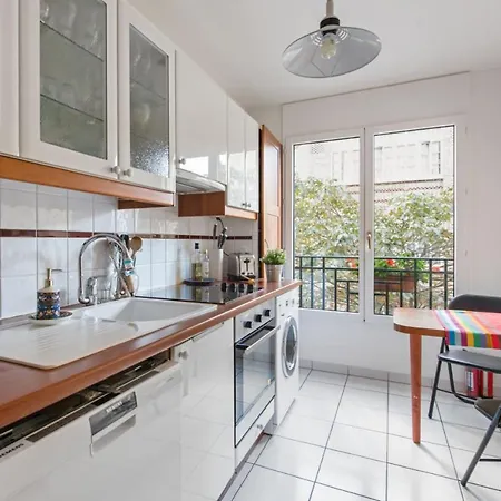 Character Flat With Terrace Close To Eiffel Tower In - Welkeys
