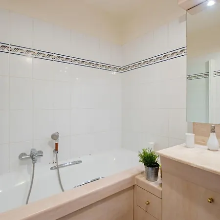 Character Flat With Terrace Close To Eiffel Tower In - Welkeys Apartament *