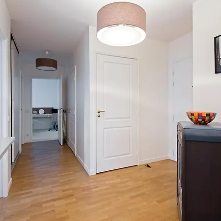 Character Flat With Terrace Close To Eiffel Tower In - Welkeys